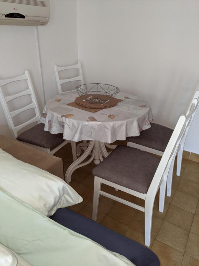 Emilija Apartments Privlaka Екстериор снимка