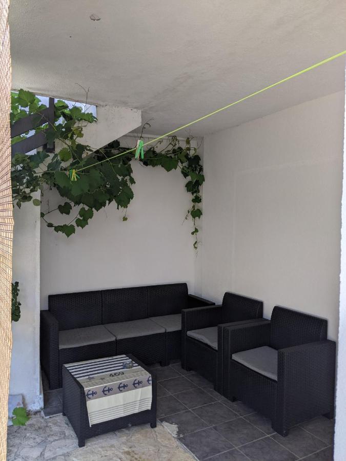 Emilija Apartments Privlaka Екстериор снимка