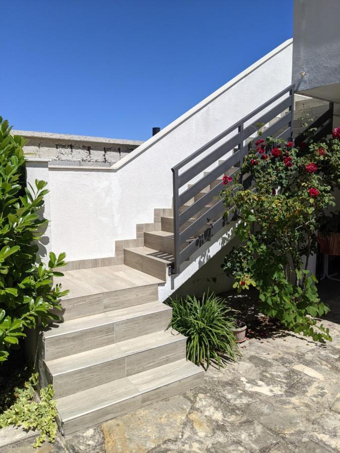 Emilija Apartments Privlaka Екстериор снимка