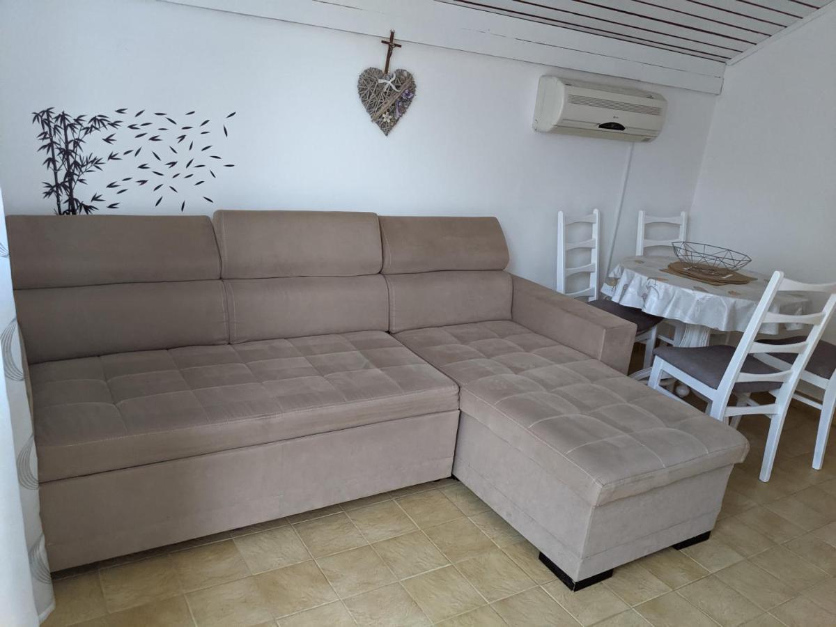Emilija Apartments Privlaka Екстериор снимка
