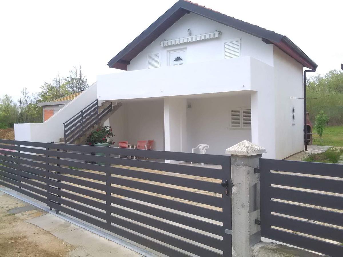 Emilija Apartments Privlaka Екстериор снимка