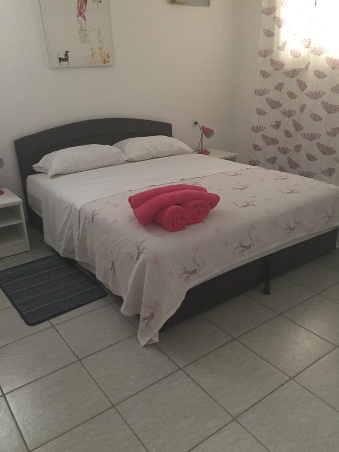 Emilija Apartments Privlaka Екстериор снимка